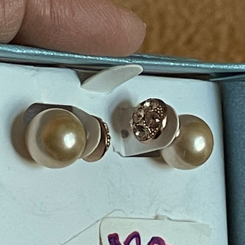 Rose gold color pearl reversible studs